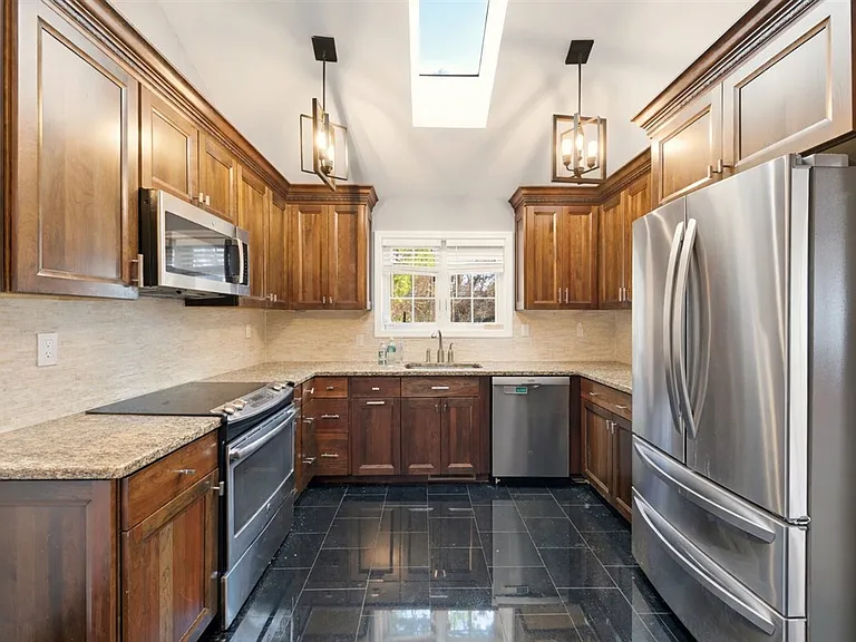 42 Clarewood Dr — Photo 8