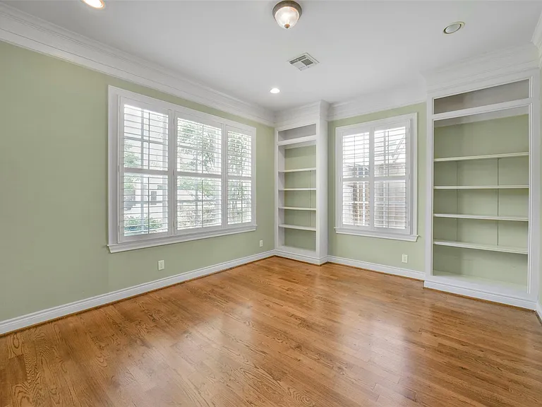 2307 Sheridan St — Photo 11