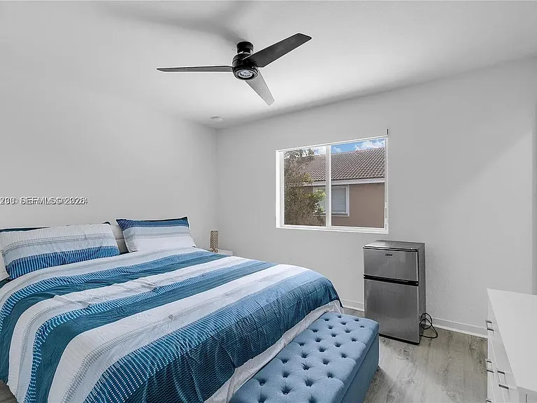 1042 SE 23rd Ter — Photo 9