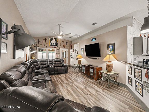 2nd image of 1838 CREEKVIEW Drive