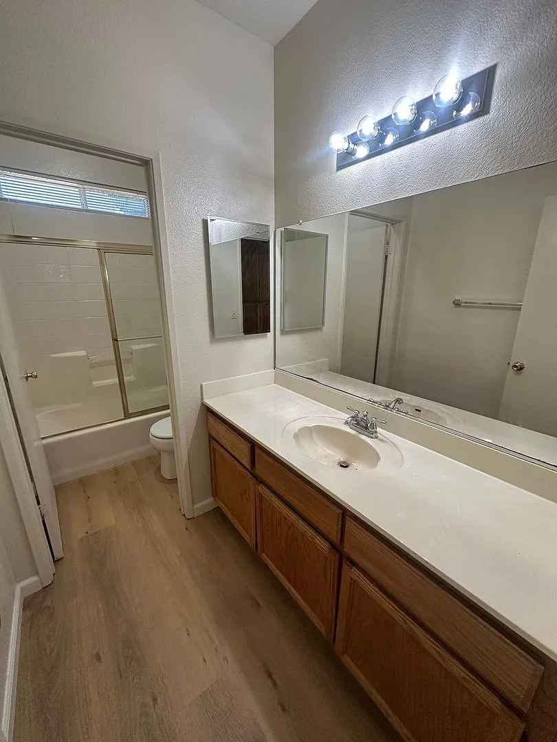Great 1 Story Home with Lodi Schools, 2 Weeks Free Rent — Photo 3