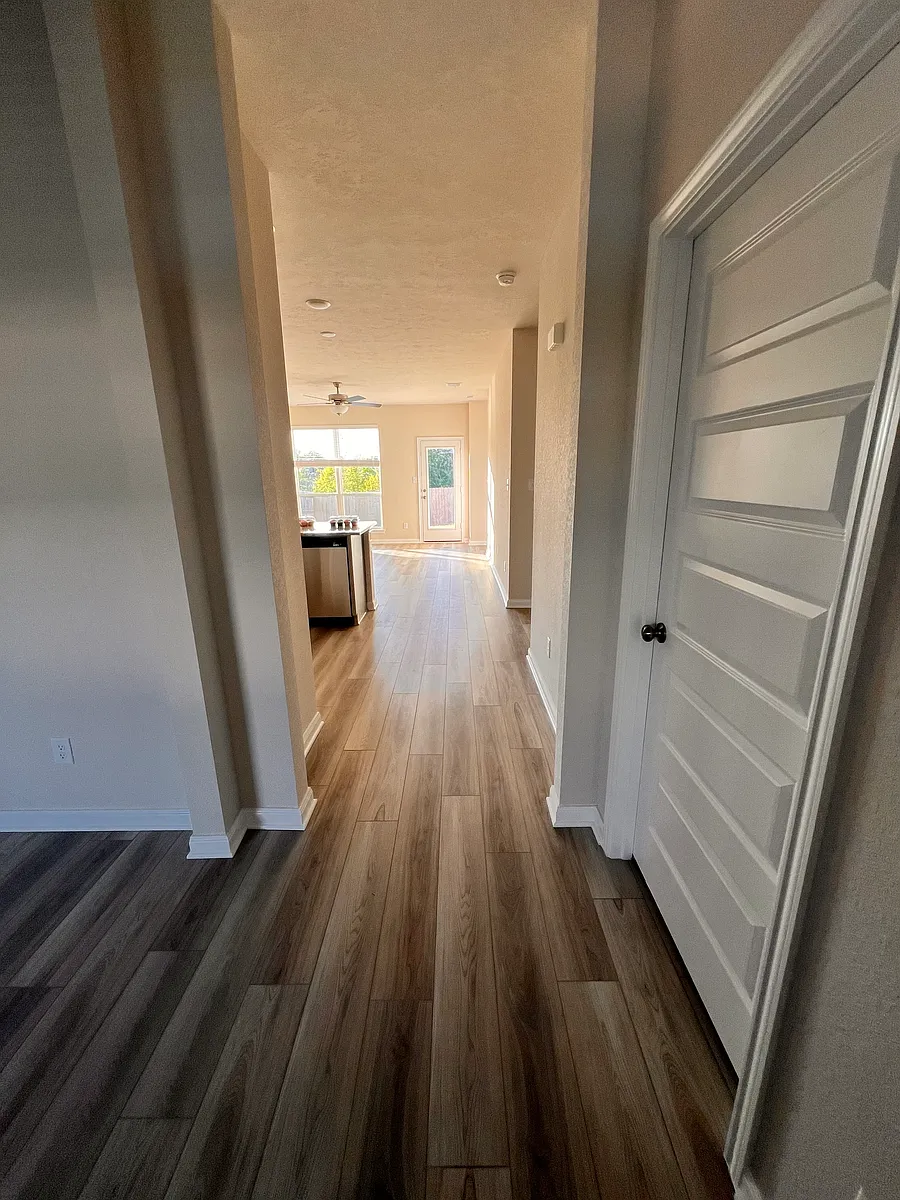 Building Photo - 1348 Kingsgate Dr