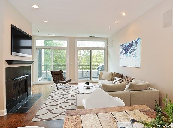 2nd image of 2905 N Western Ave #6D2