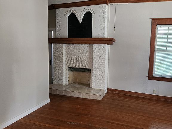 3rd image of 1027 W Mistletoe Ave APT 1