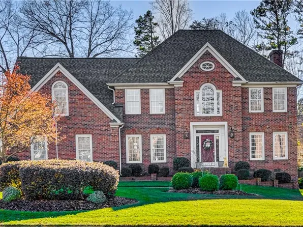 4652 Jamesford Dr, Jamestown, NC 27282