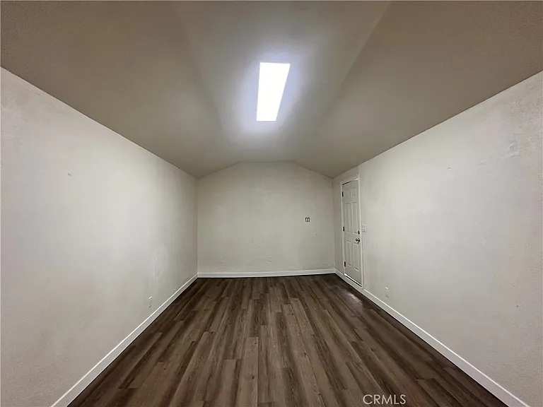 314 Wilshire Pl — Photo 28