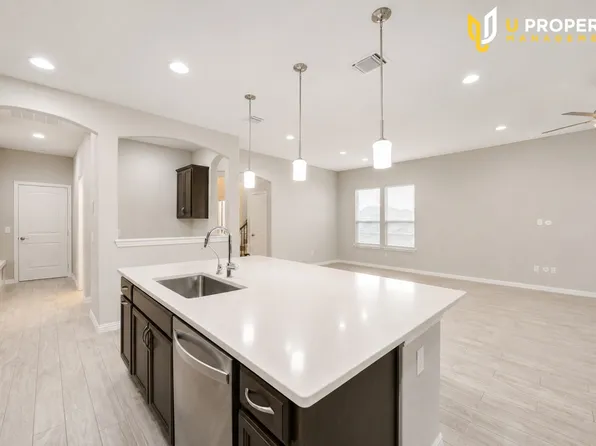 4509 Expedition Dr, Oak Point, TX 75068