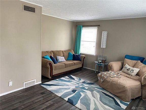 3rd image of 5243 Woodbine Ave