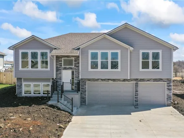 1323 Norfolk Dr, Harrisonville, MO 64701