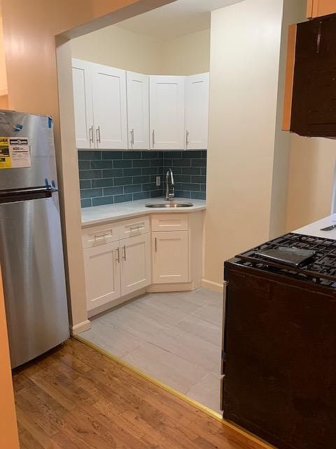 1st image of 2923 Radcliff Ave