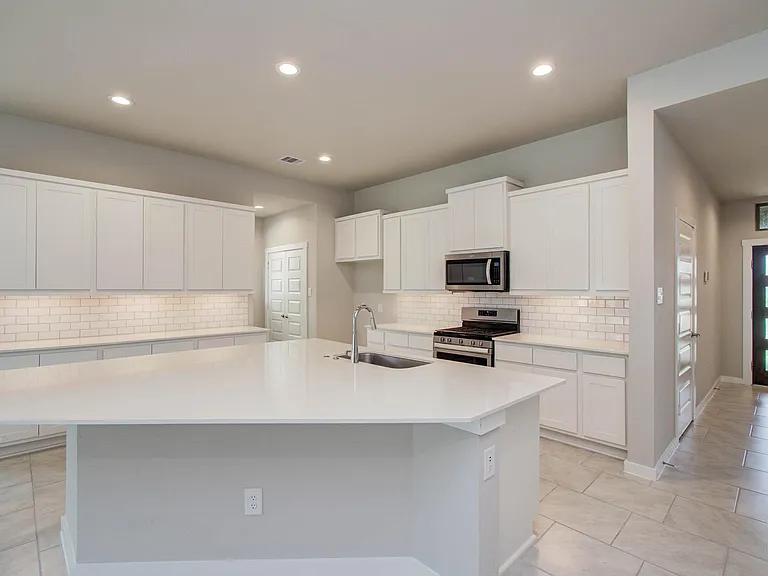 28511 Eli Eagle St — Photo 4