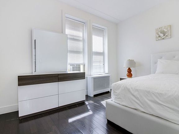 4th image of 19 W 55th St APT 4C