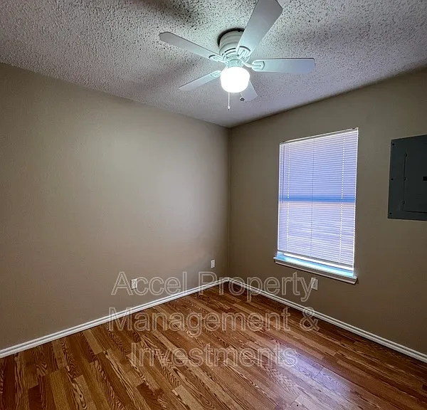 3808 Bluebird Ave — Photo 9