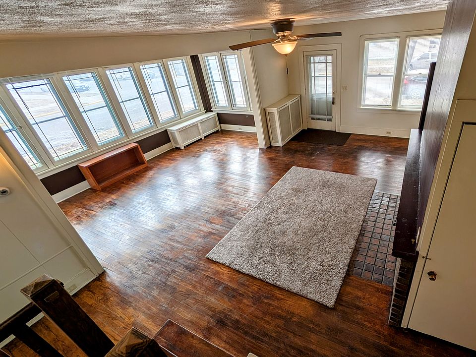 1st image of 350 W 8th St #1