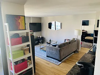 Rented by R New York