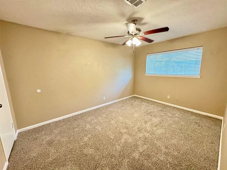 28922 Savannah Dr — Photo 17