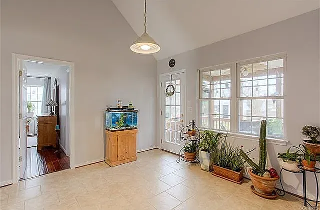 9724 Willow Glen Ln — Photo 2