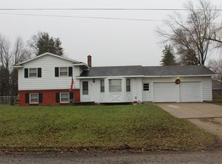 942 Meadow Ln, Jenison, MI 49428