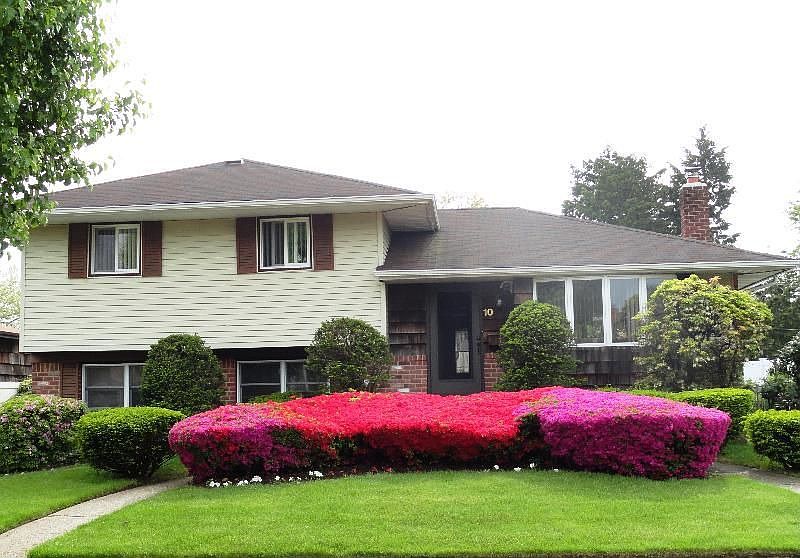 1st image of 10 Redwood Dr