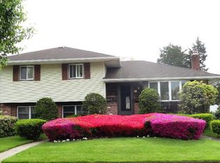10 Redwood Dr, Plainview, NY 11803