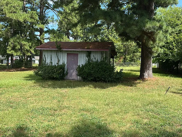215 Fagan Ln — Photo 3