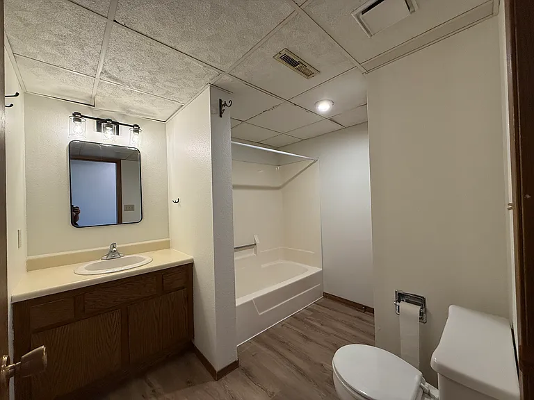 1012 Castlewood Dr — Photo 11
