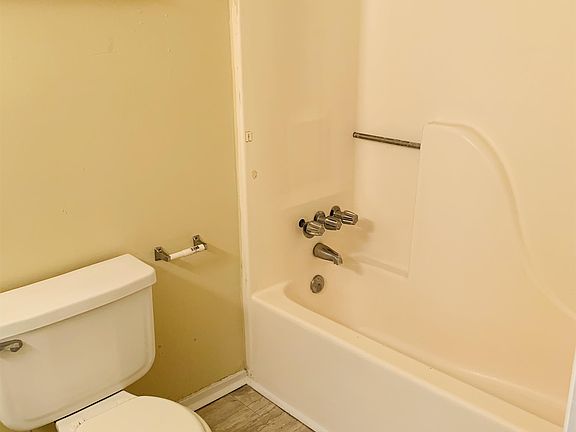 5th image of 83 Colonial Dr Unit C