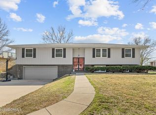 917 Air View Dr, Jefferson City, MO 65109