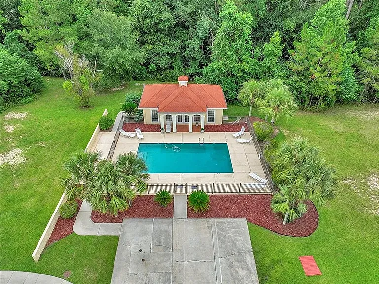 Villa Dr — Photo 6