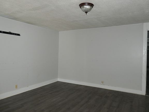4th image of 219 Kansas St
