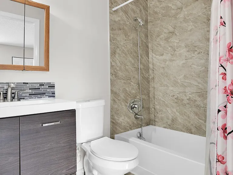 414 Meadows Cir — Photo 13