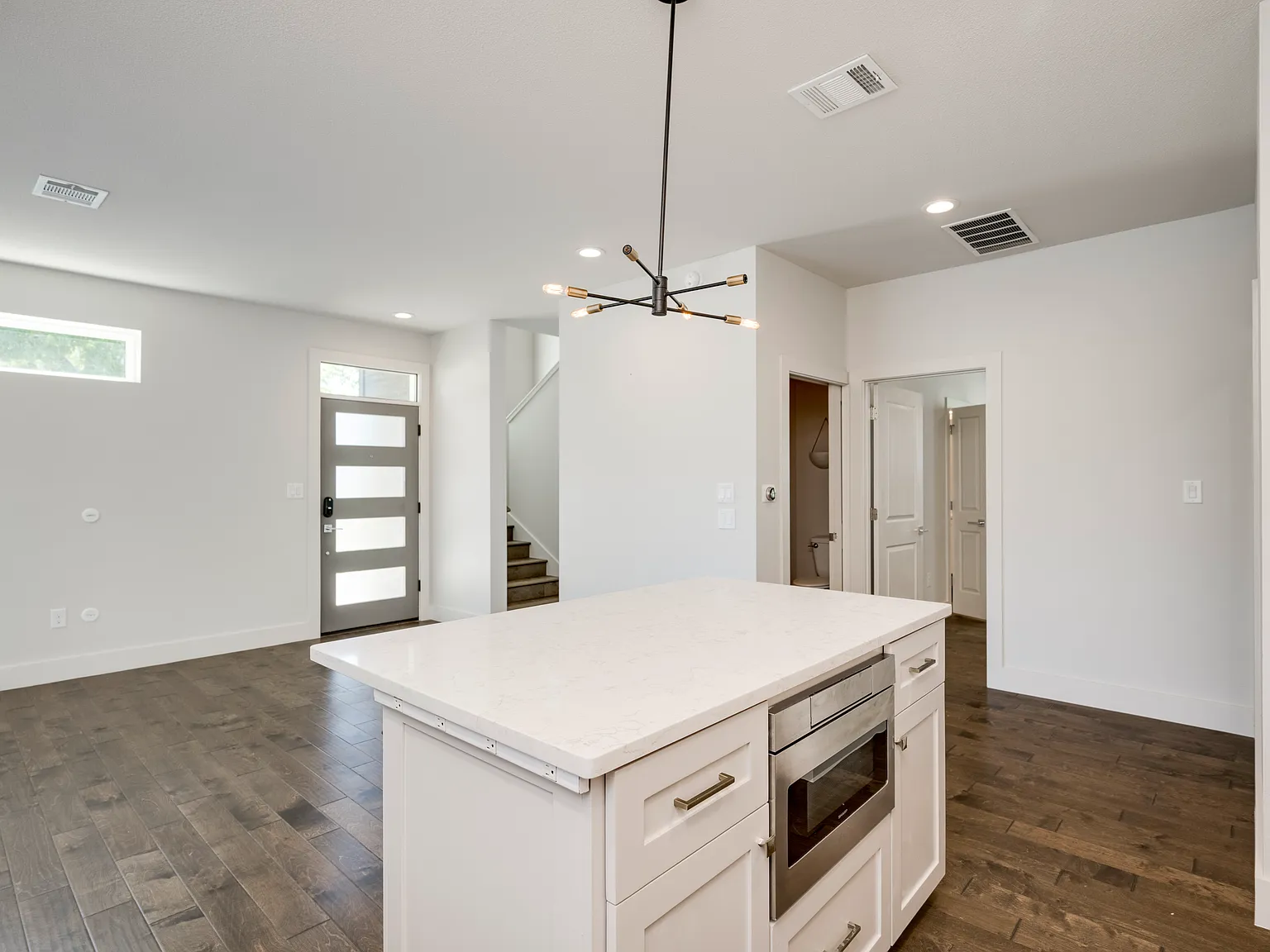 3 bed, 1346 sqft, $3,200 — Photo 3