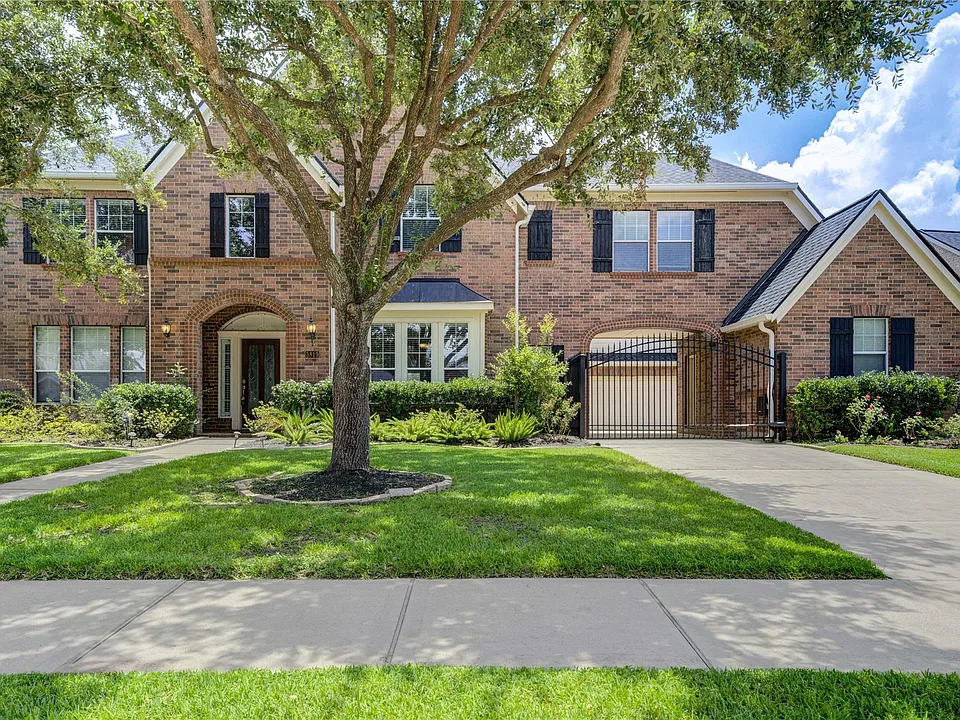 3819 Rivermoss Ln