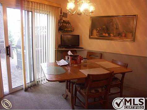 Dining Room w/ Doorwall to Deck