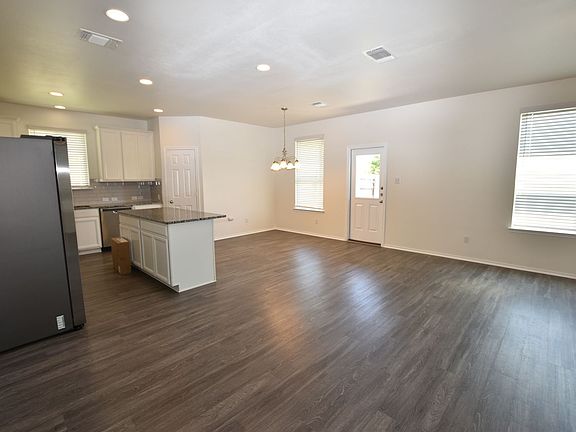 2nd image of 700 Bayberry Cir
