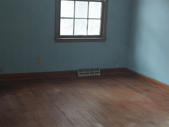 3rd image of 81 Wintergreen Dr.