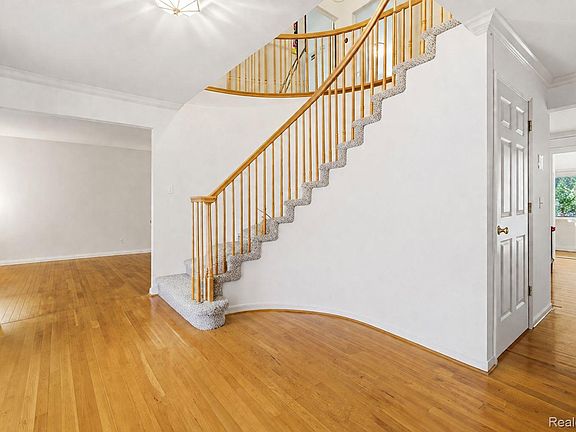5th image of 2931 Briarwood Dr