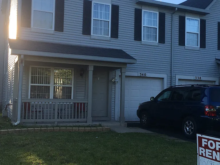 340 Richmond Dr — Photo 1