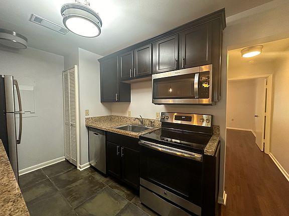 2nd image of 518 E 7th St #1B-1Ba