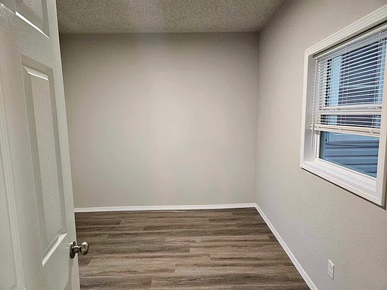 913 W Oak St N #2 — Photo 4