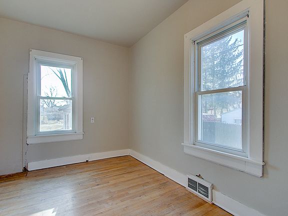 5th image of 1125 N 12th Ave