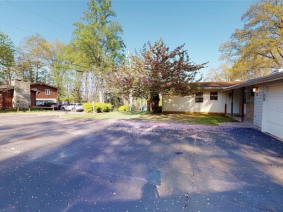 5th image of 6 Fox Hill Dr