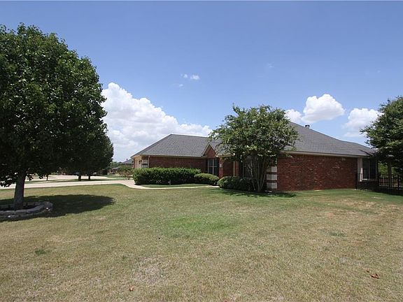 3rd image of 2709 Pinnacle Dr