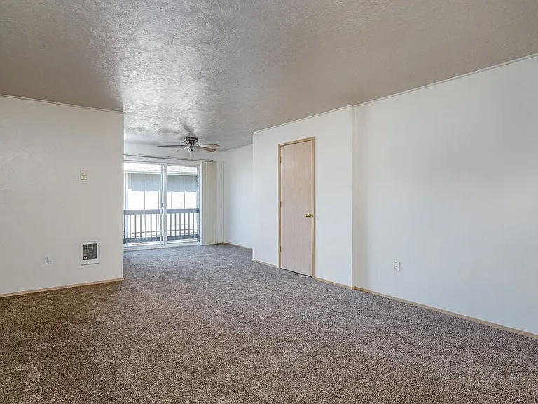Tuxedo Park Apartments — Photo 21