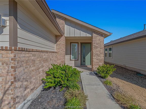 3rd image of 707 Granger Ln