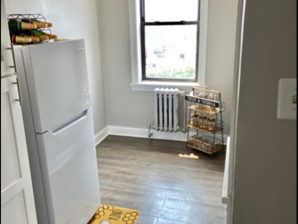 2nd image of 2373 E 70th St APT 204
