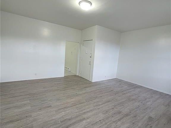 2nd image of 1064 Prospect Ave