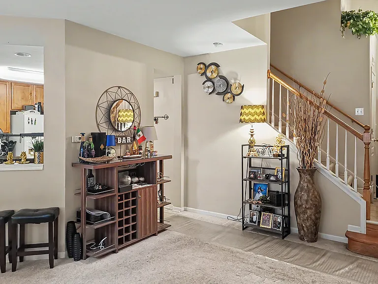 469 Belvedere Ln — Photo 7