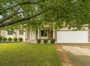 1020 Pinecone Trl, Florissant, MO 63031