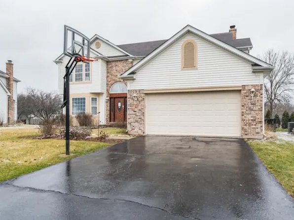 1655 Whispering Oaks Dr, West Chicago, IL 60185